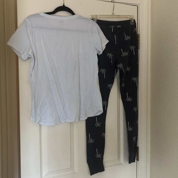 BUNDLE THREE ITEMS Christmas pajamas from Old Navy - Picture 4 of 6